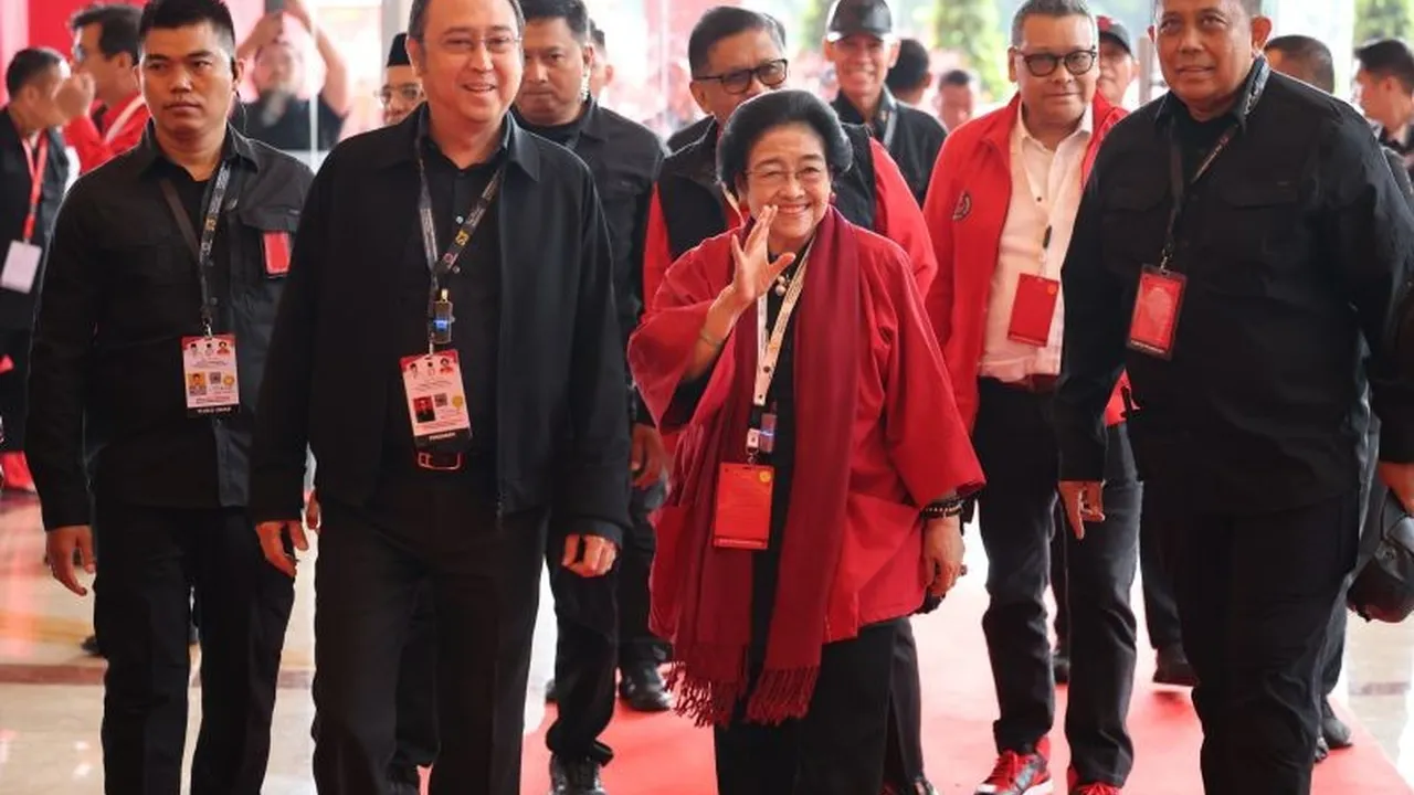 Megawati Disambut Prananda dan Hasto di Hari Kedua Rakernas PDIP, Fokus Sikap Politik Partai