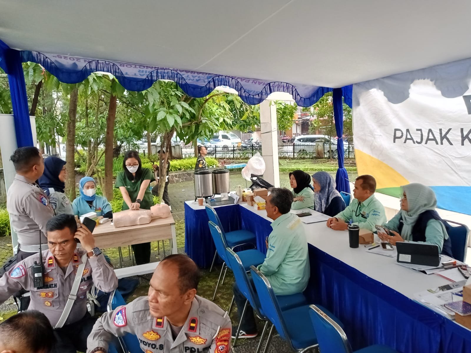 Pelaksanaan Pelatihan PPGD oleh Jasa Raharja Bandung di Taman Tugu KTT Jalan Pajajaran